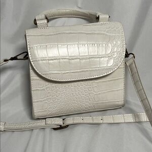 Elegant White Crocodile-Embossed Women's Bag